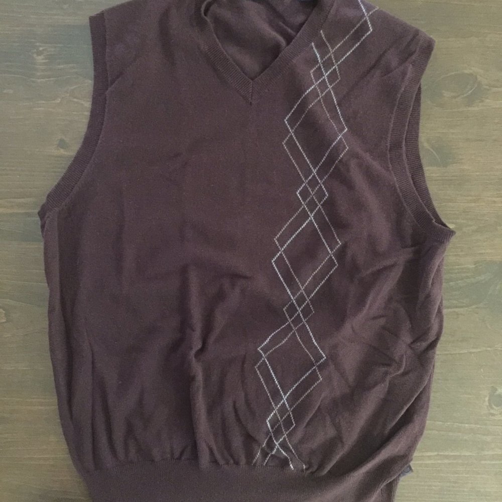 Izod Men's Purple Argyle Sweater Vest Cotton